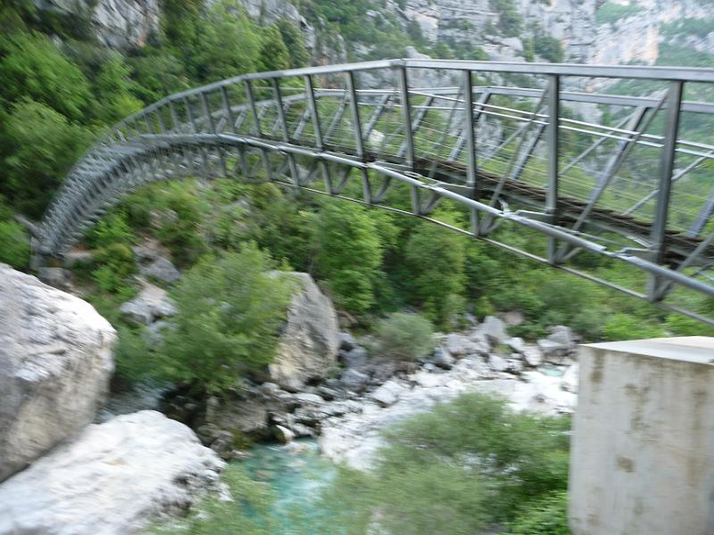 P1040576.JPG - Il ponte sul fondo della gola